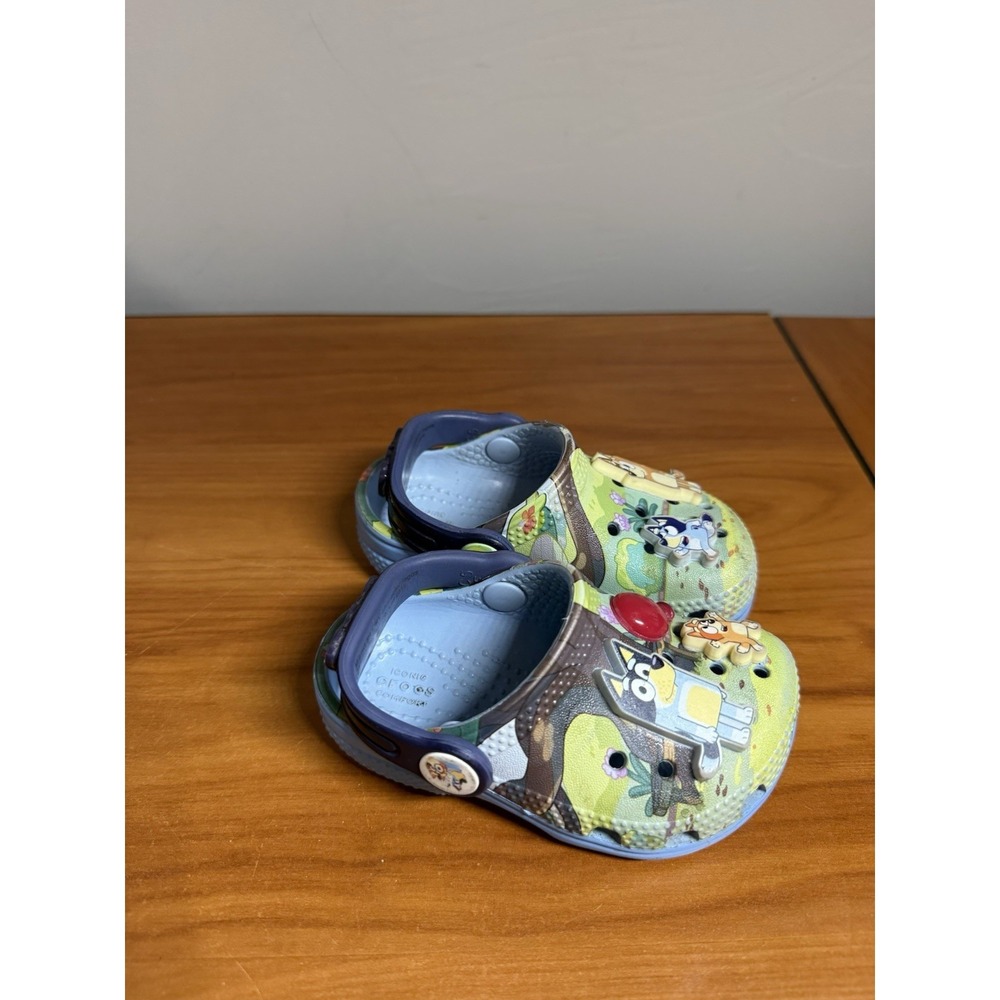 Crocs Toddler Kids Bluey Bingo Balloon Keepy Uppy Classic Clog Shoes C5 - Picture 4 of 7